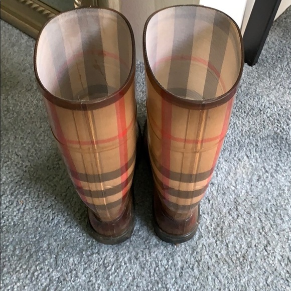 Burberry rain boots size 7 - Picture 3 of 6